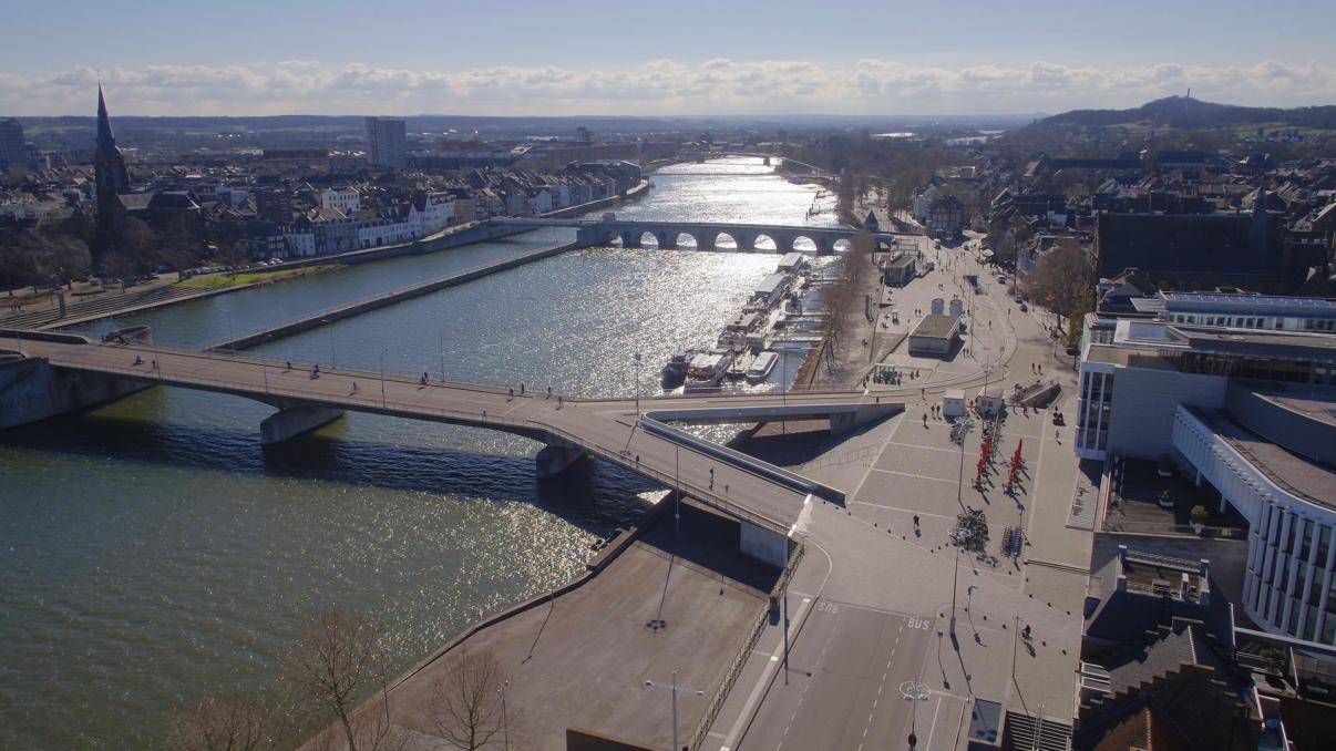 Zicht op Maastricht , drie bruggen